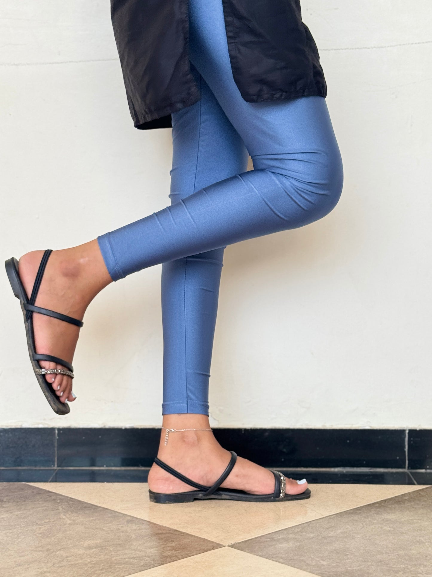 Blue Shimmer Leggings – Cool, Confident & Captivating